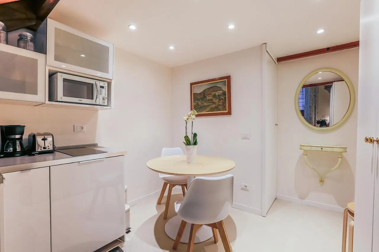 Duomo Romantic Nest Firenze 0*,  Italien